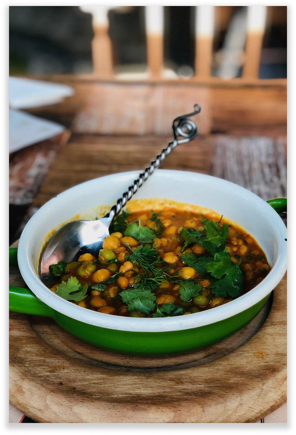 Chickpea soup with parsley on top